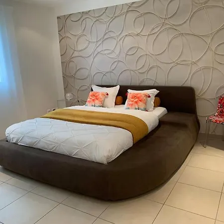 Apartman Rrrr House Romantic Relaxing Radiant Refined