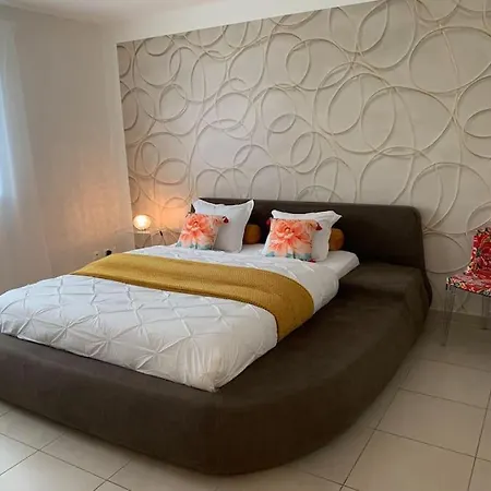 Rrrr House Romantic Relaxing Radiant Refined Apartman *